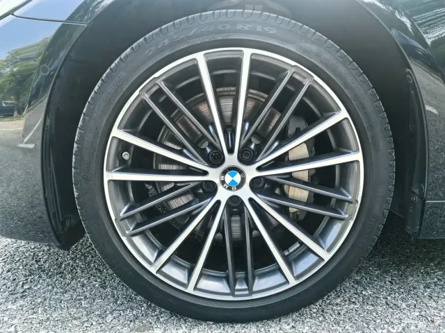 BMW 5 Series — Фото автомобиля 21