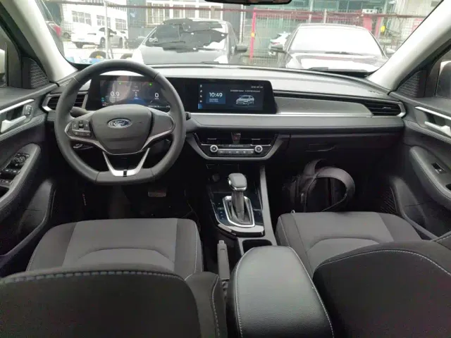 Ford Escort — Фото автомобиля 5