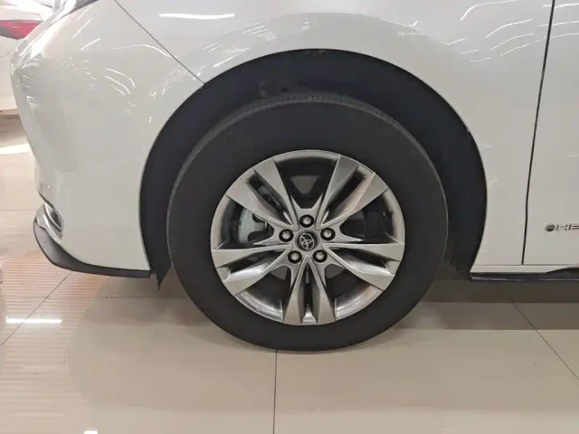 Toyota Sienna — Фото автомобиля 22