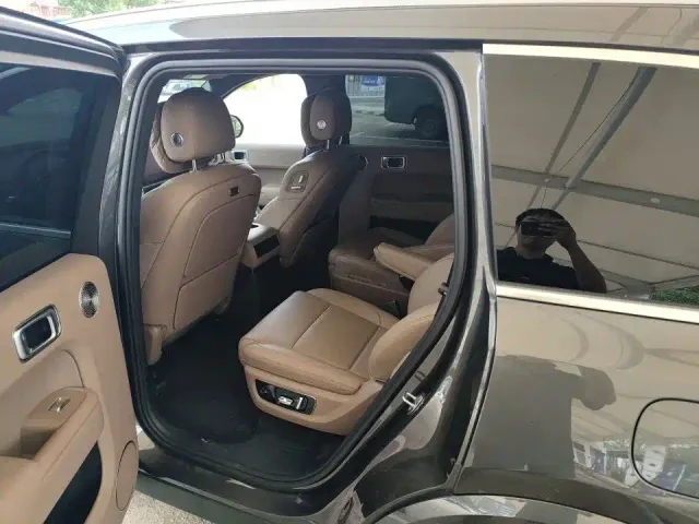 Li Auto L9 — Фото автомобиля 6