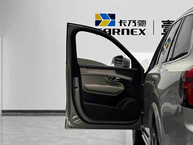 Volvo XC90 — Фото автомобиля 5