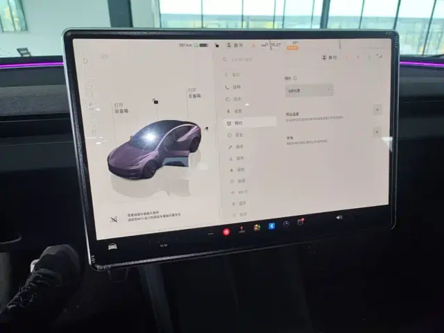 Tesla Model 3 — Фото автомобиля 12