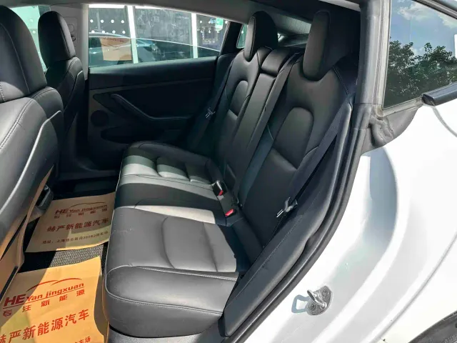 Tesla Model 3 — Фото автомобиля 6