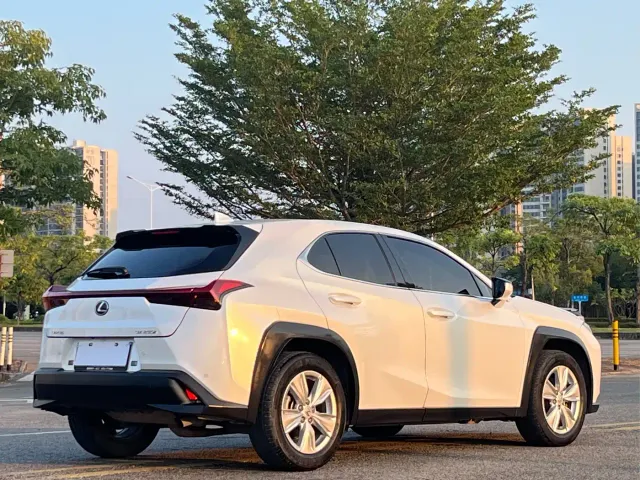 Lexus UX — Фото автомобиля 7
