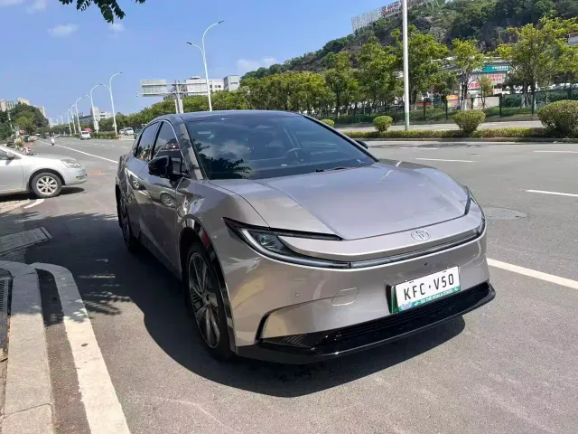 Фотография автомобиля — Toyota bZ5