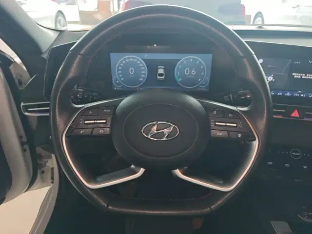 Hyundai Elantra — Фото автомобиля 10