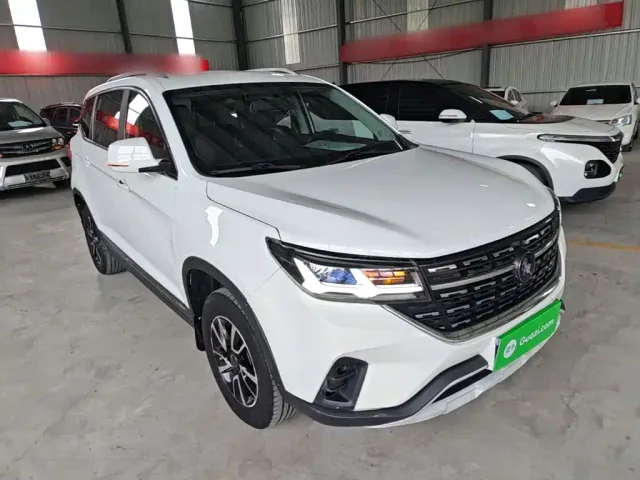 Forthing T5 — Фото автомобиля 3