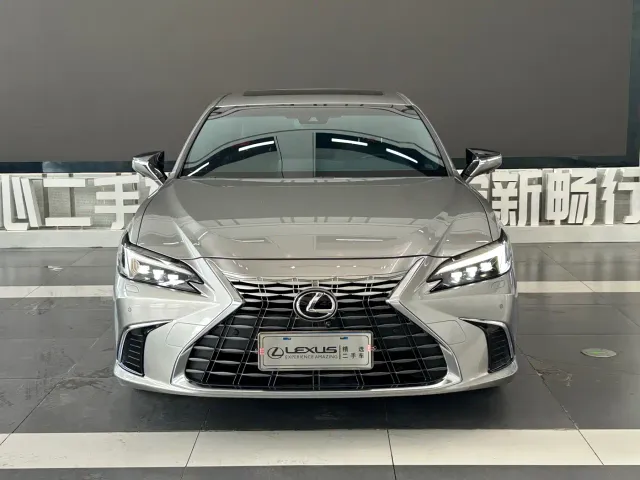 Lexus ES — Фото автомобиля 2