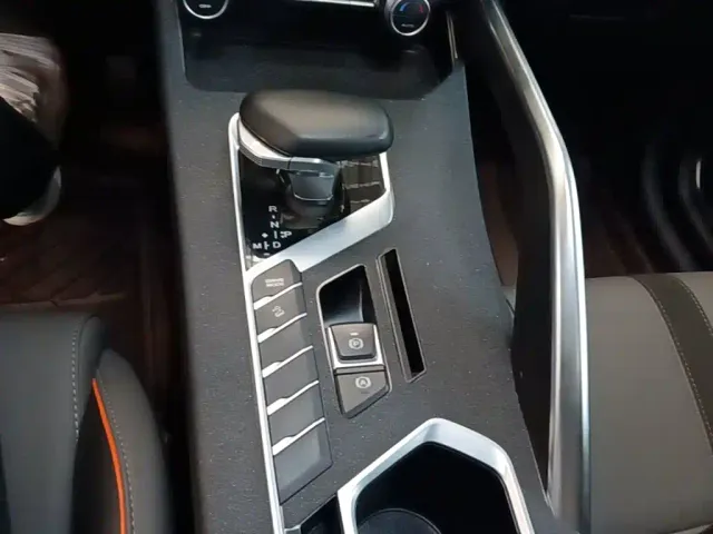 Geely Binyue — Фото автомобиля 13
