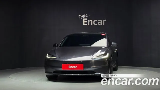 Tesla Model 3 — Фото автомобиля 2