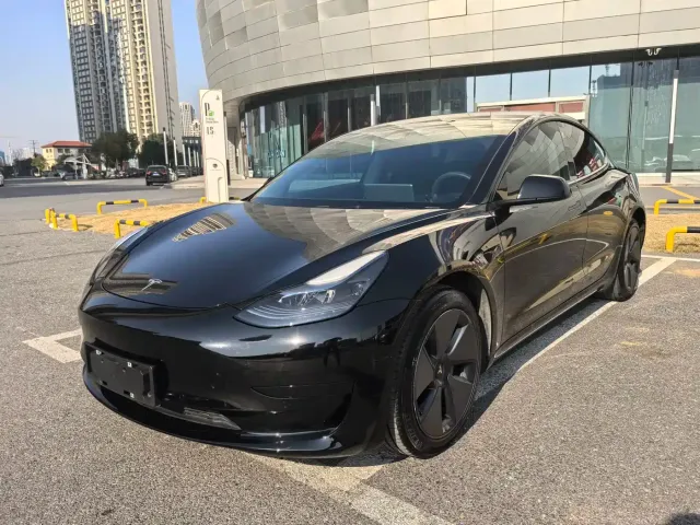 Фотография автомобиля — Tesla Model 3