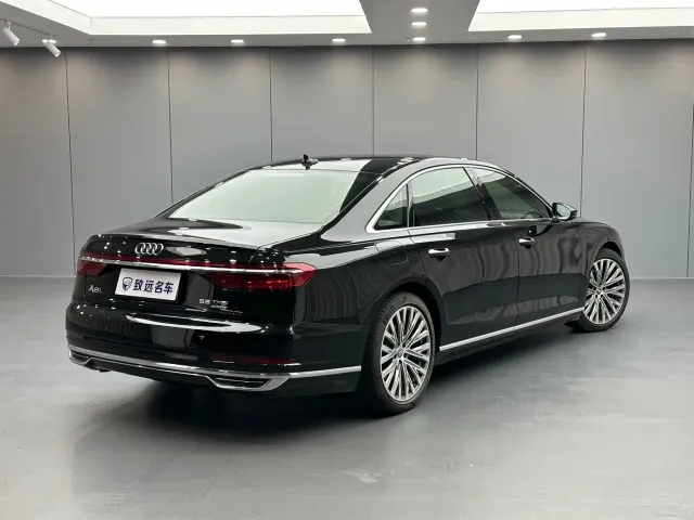 Audi A8 — Фото автомобиля 4