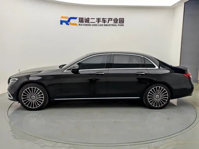 Mercedes-Benz E-Class — Фото автомобиля 3