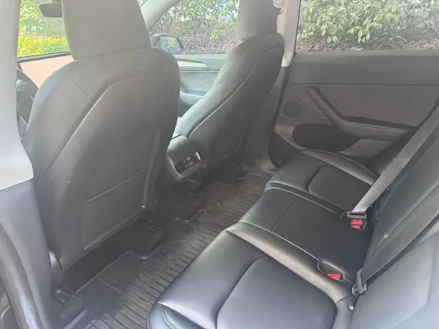 Tesla Model Y — Фото автомобиля 8