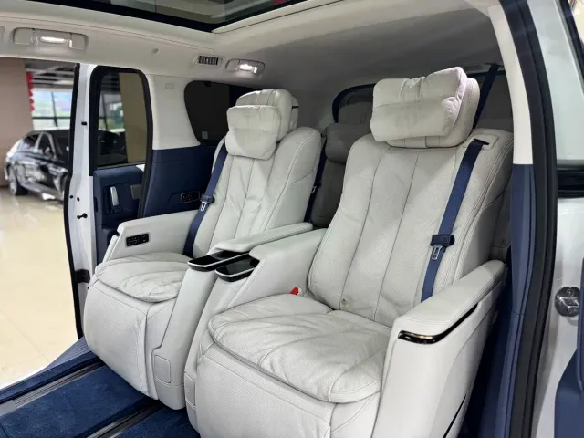 Buick Century 2023 2.0T 7-Seater World Edition — Фото автомобиля 25