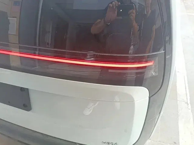 Li Auto MEGA — Фото автомобиля 7