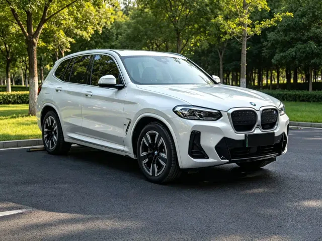 BMW iX3 — Фото автомобиля 3