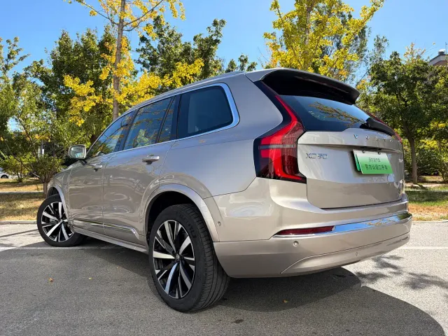 Volvo XC90 — Фото автомобиля 4