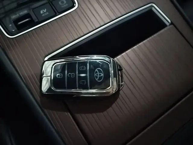 Toyota Granvia — Фото автомобиля 8