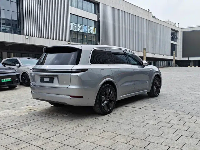Li Auto L9 — Фото автомобиля 17