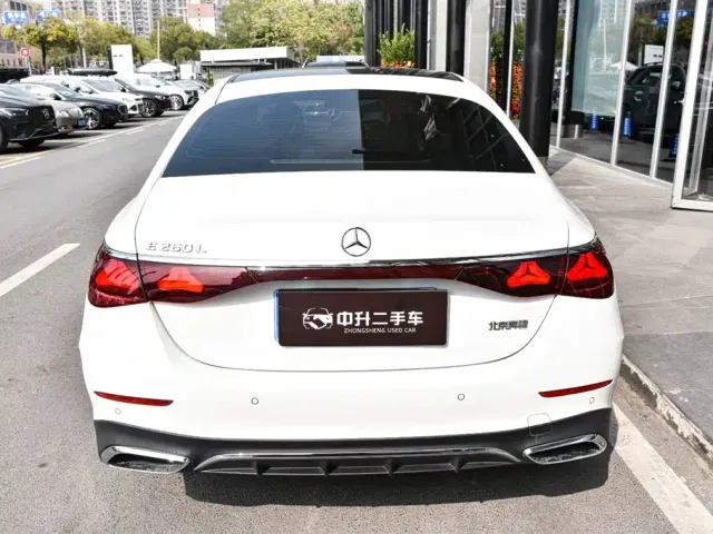 Mercedes-Benz E-Class — Фото автомобиля 8