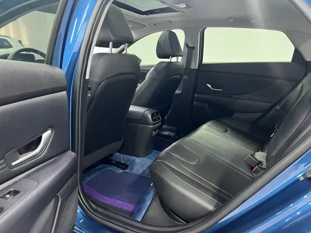 Hyundai Elantra 2022 1.5L CVT LUX Premium Edition — Фото автомобиля 18