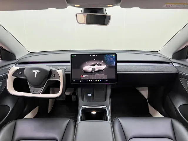 Tesla Model 3 — Фото автомобиля 23
