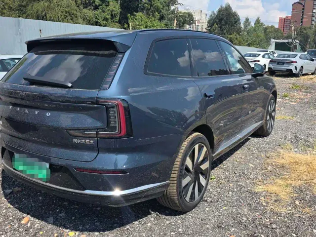 Volvo EX90 — Фото автомобиля 6