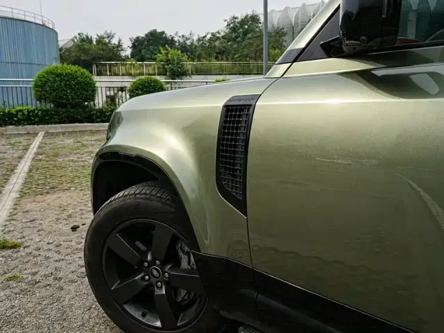 Land Rover Defender — Фото автомобиля 6