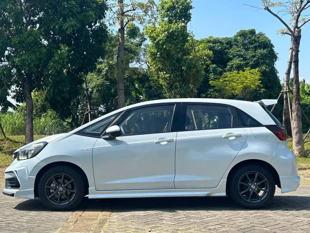 Honda Fit — Фото автомобиля 7