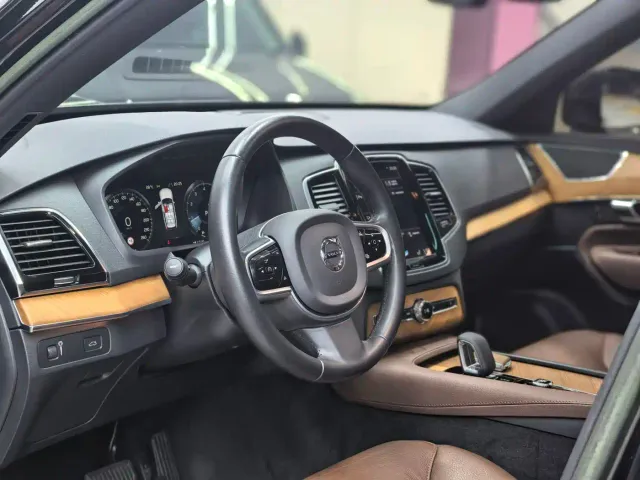 Volvo XC90 — Фото автомобиля 14