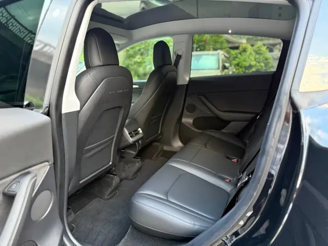 Tesla Model Y — Фото автомобиля 8