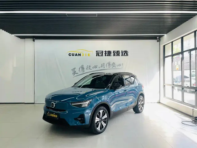 Фотография автомобиля — Volvo XC40