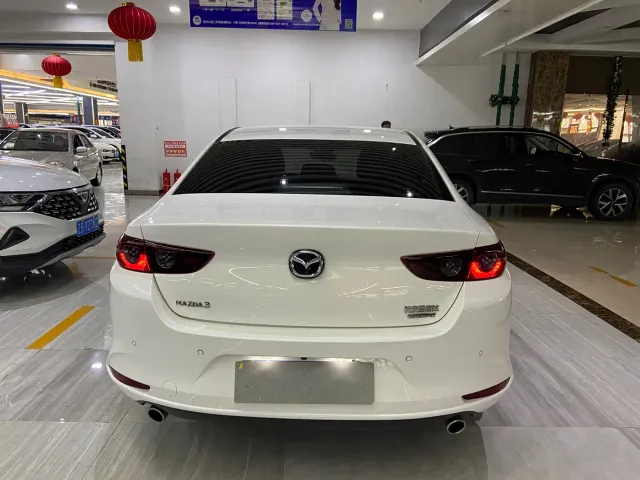 Mazda Axela — Фото автомобиля 5