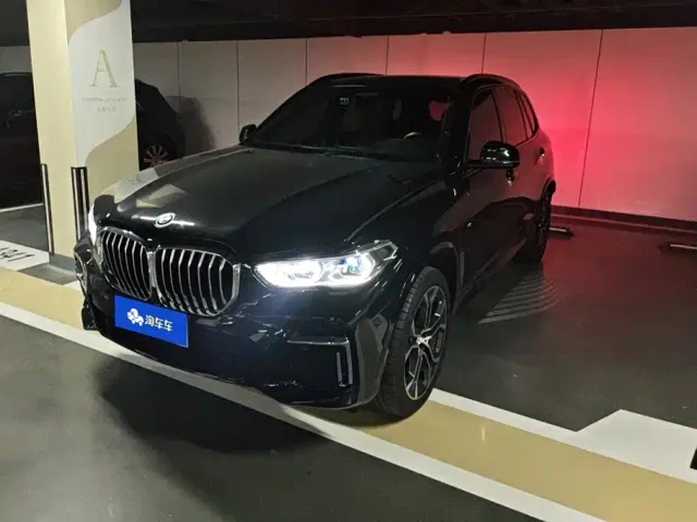 Фотография автомобиля — BMW X5