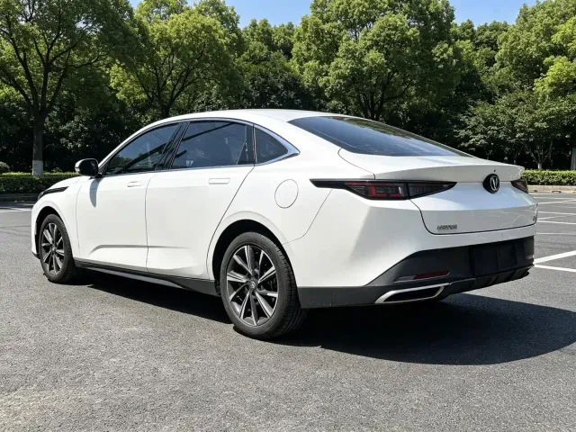 Changan Eado — Фото автомобиля 8