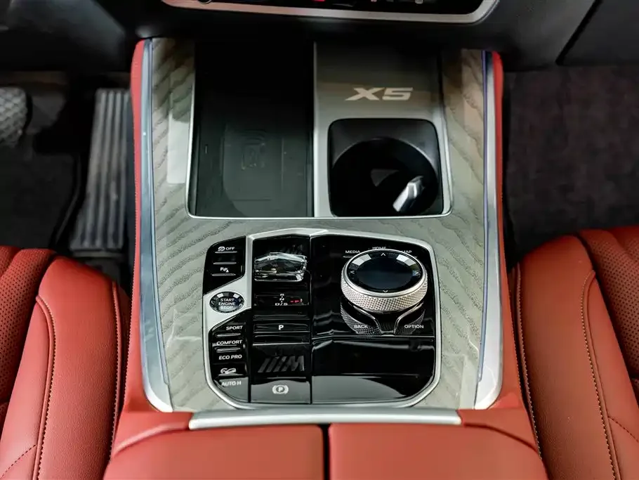 BMW BMW X5 2026 xDrive 40Li M Sport Night Edition Package — Фото автомобиля 16