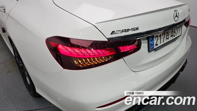 Mercedes-Benz E-Class — Фото автомобиля 23