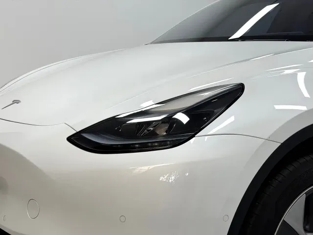 Tesla Model Y — Фото автомобиля 8