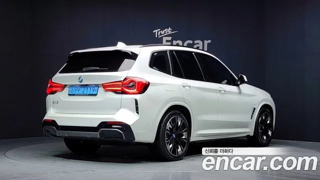 BMW iX3 — Фото автомобиля 2