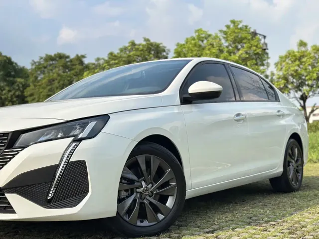 Peugeot 408 — Фото автомобиля 5
