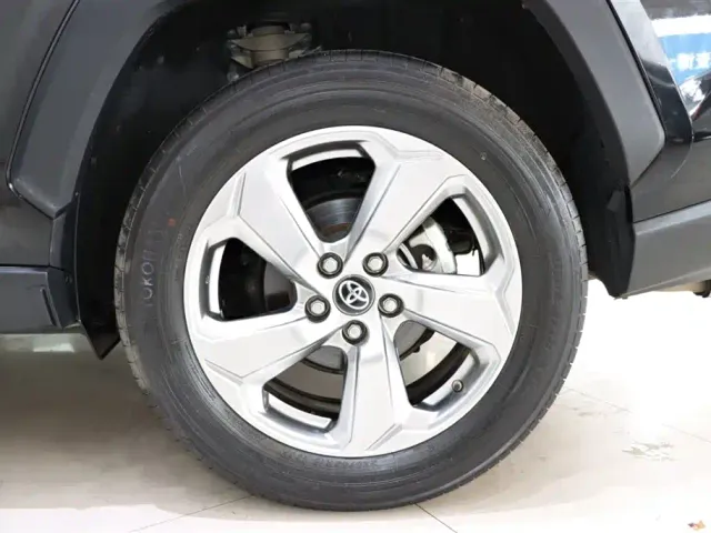 Toyota RAV4 — Фото автомобиля 20