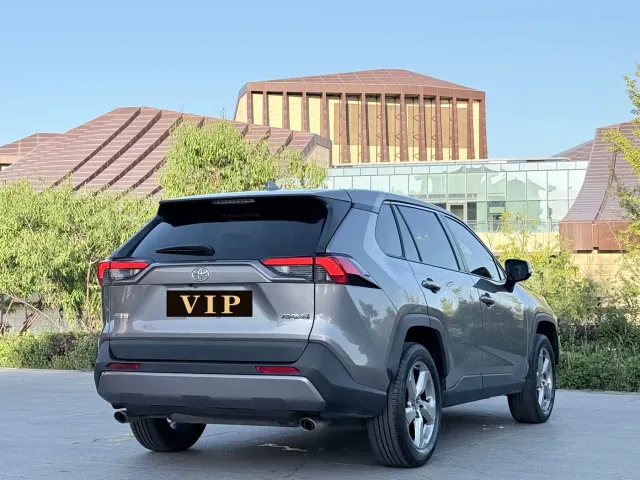 Toyota RAV4 — Фото автомобиля 19