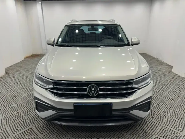Volkswagen Tiguan L — Фото автомобиля 2