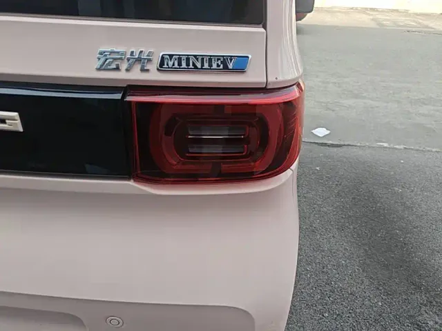 Wuling Hongguang Mini EV — Фото автомобиля 7