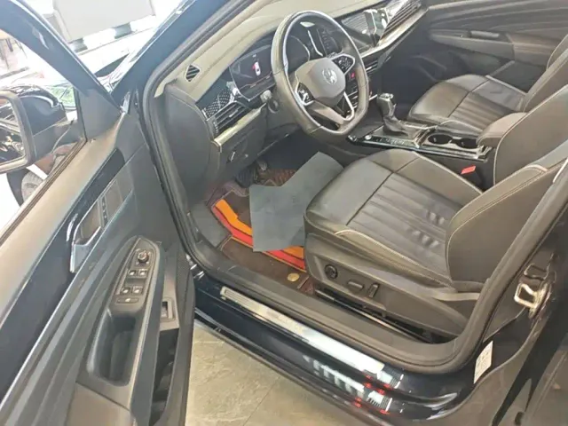 Volkswagen Passat — Фото автомобиля 15