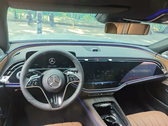 Mercedes-Benz E-Class — Фото автомобиля 3