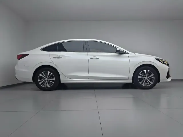 Changan Eado — Фото автомобиля 8