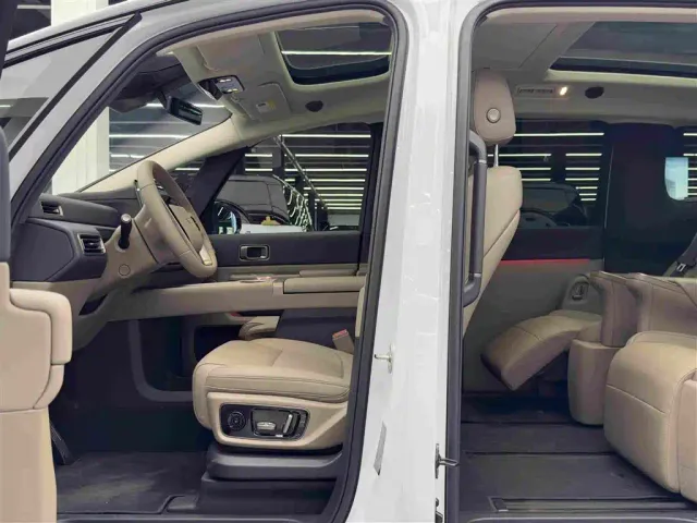 Li Auto MEGA — Фото автомобиля 8