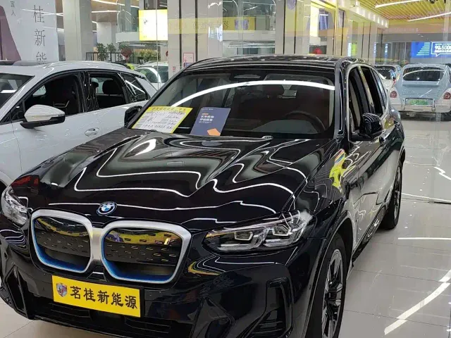 BMW iX3 — Фото автомобиля 15